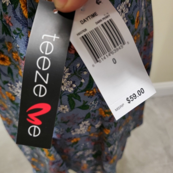 Cold Shoulders Ruffles Wrap Dress Floral - Picture 7 of 7